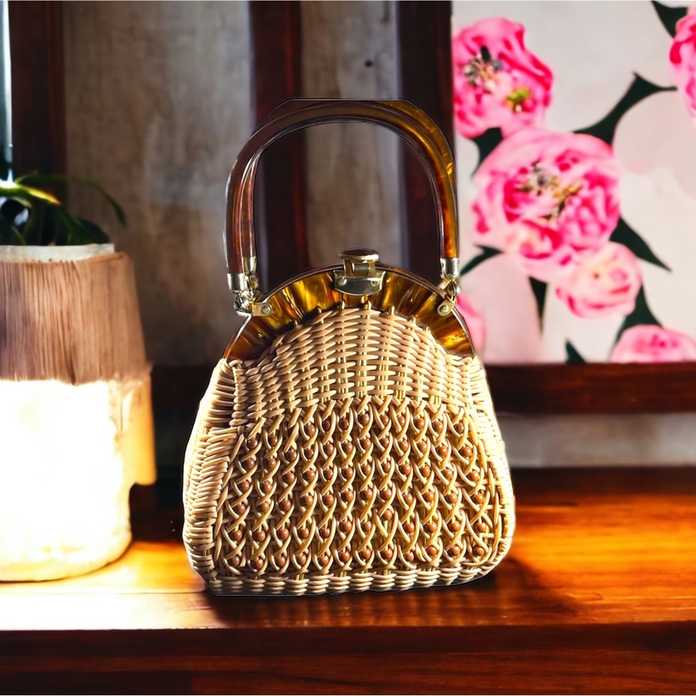 #37 VTG  Wicker Lucite handle fancy woven basket bead purse - Picture 2 of 16